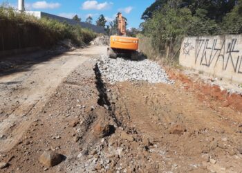 Melhoria viária está em andamento na Rua Cel. Luiz Rodrigues de Moraes Barros