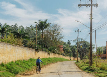 Prefeitura inicia a pavimentação asfáltica da Estrada dos Pires