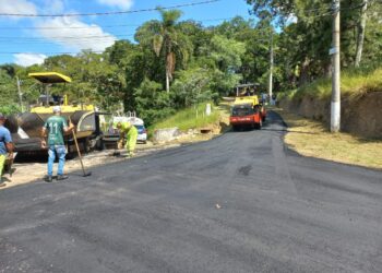 Prefeitura pavimenta trecho da av. das Graças no Morro Grande