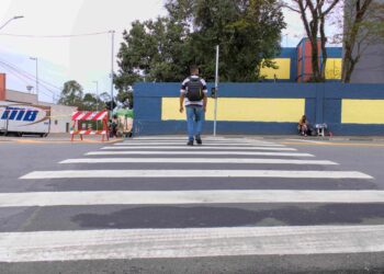 Prefeitura implanta semáforo e mudança viária na região central