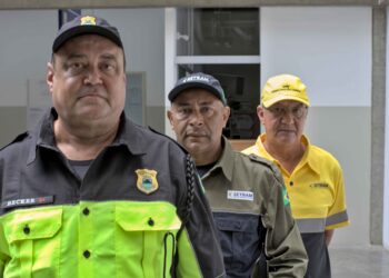Setram de Cotia entrega novos uniformes para agentes de trânsito