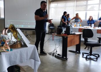 Alunos de Cotia encerram participação em projeto de empreendedorismo