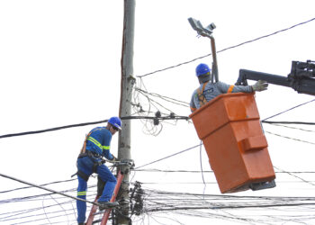 Lâmpadas de LED começam a ser instaladas no bairro Jardim Panorama