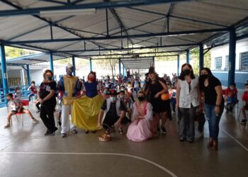 Com teatro e educação no trânsito escolas de Cotia celebram o Dia das Crianças