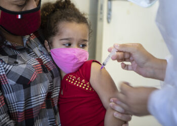 Cotia vacinou mais de três mil pessoas contra a gripe no “Dia D”. Adesão ainda é baixa