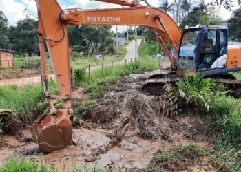 Córregos dos Mendes passam por desassoreamento