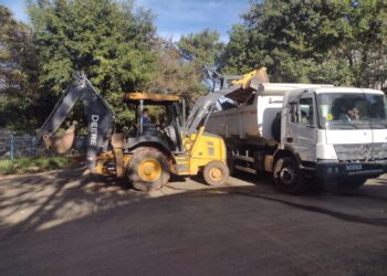 Gestão municipal inicia a pavimentação da Rua Paratinga na Chácara Cantagalo