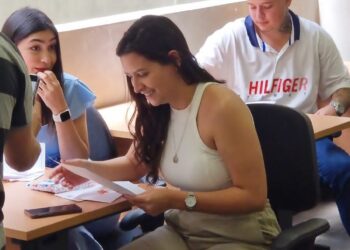 Após 12 anos ex-alunos de Cotia se reencontram e abrem “cápsula do tempo” feita por eles