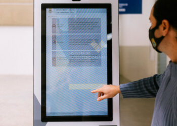 Setram inicia testes com totem de autoatendimento para consulta de multas recursos e outros serviços