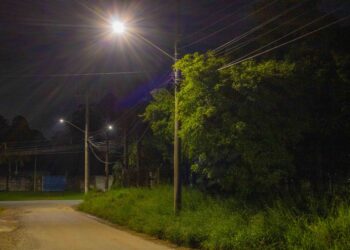 Ilumina Cotia: ruas do Tabuleiro Verde passam a contar com iluminação pública