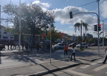 Av. Roque Celestino Pires ganha semáforo para travessia de pedestres
