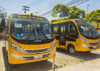 Cotia recebe dois novos ônibus e amplia a frota do Transporte Escolar Gratuito