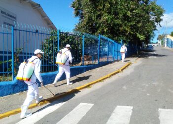 Equipes da Operação Desinfecção passam pelos bairros de Cotia