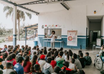 Alunos de escola no Jardim Japão participam do projeto “Círculo Arte Social”