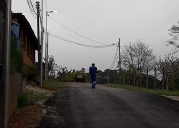 Programa de iluminação pública está beneficiando dezenas de bairros