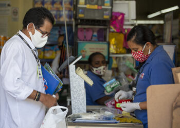Secretaria de Saúde recomenda o uso de máscaras em locais com grande movimentação de pessoas