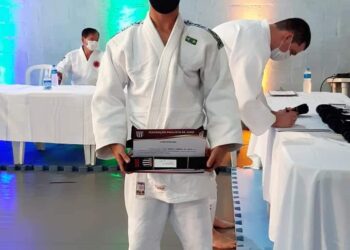 Judoca de Cotia é oficializado faixa preta 2º Dan em cerimônia de graduação