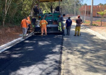 Programa Asfalto Novo avança pela Escolástica Vaz Godinho