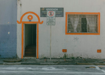 Prefeitura de Cotia sinaliza as vagas de parada para transporte de aplicativo