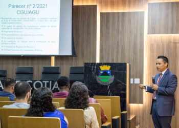 Colaboradores municipais participam de capacitação sobre Nova Lei de Licitações e Contratos