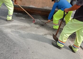 Prefeitura executa serviços de limpeza roçagem desobstrução de galerias e zeladoria