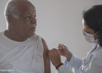 Idosos acamados podem solicitar envio de medicamentos contínuo fraldas e outros em suas casas