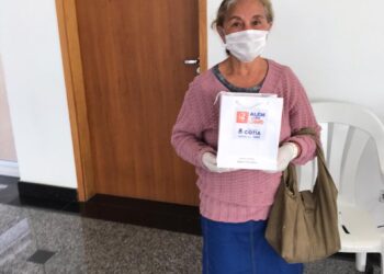 Cotia realiza mais uma entrega de aparelhos por meio do “Além do Som”