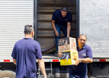 Prefeitura entrega material de papelaria para escolas municipais