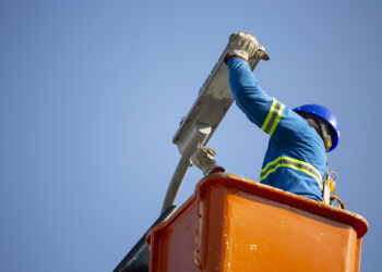 Ilumina Cotia está ampliando e melhorando os pontos de iluminação