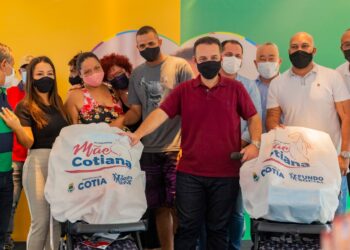 Prefeitura retoma atividade presencial e entrega mais de 100 kits de enxoval de bebê por meio da ação Mãe Cotiana