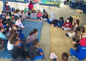 Teatro “Rosa em Casa” encanta alunos da E.M Campininha com técnicas circenses