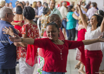 Centenas comparecem ao último baile da 3ª Idade de 2017