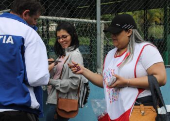 Distribuição de kits preventivos marcaram o Dia de Luta conta a Aids em Cotia
