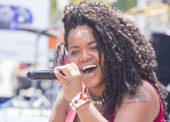 Centenas de pessoas participam de circuito multicultural em Cotia   