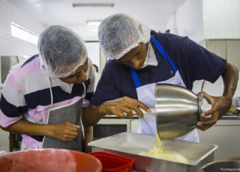 Recém-formados em culinária participam de competição/treino em Cotia