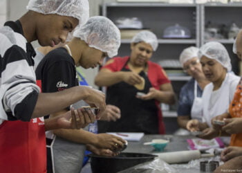 Alunos do curso de geração de renda iniciam aulas práticas   
