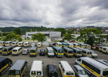 Prefeito se reúne com transportadores escolares