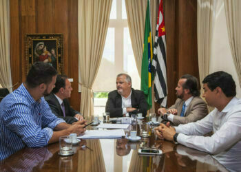 Prefeito se reúne com vice-governador e pede apoio para novos investimentos em Cotia