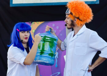 Esquetes teatrais abordam literatura e sustentabilidade em escolas