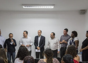 Prefeitura entrega de certificados para turma do Via Rápida   