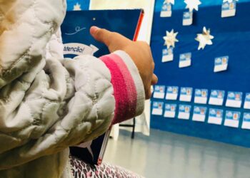 Alunos de Cotia vivem experiência como escritores com direito à sessão de autógrafos