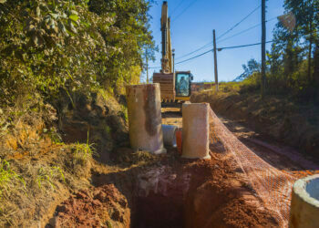 Estrada dos Pereiras recebe obras de drenagem