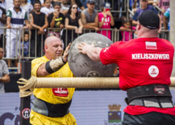 Público acompanha competição internacional de Strongman em Cotia