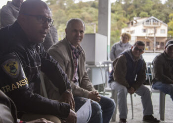 Motoristas do transporte da Saúde participam de palestra de reciclagem   