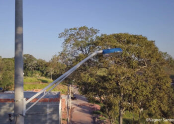 Prefeitura implanta iluminação pública em ruas do bairro Parque Monjolo