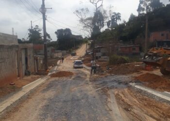 Rua Almirante Tamandaré recebe infraestrutura antes de ser asfaltada