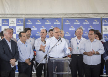 Prefeito Rogério Franco participa da inauguração do novo sistema produtor de água do Estado   