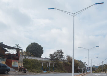 Prefeitura avança com obras na Estrada de Caucaia e novos postes são instalados
