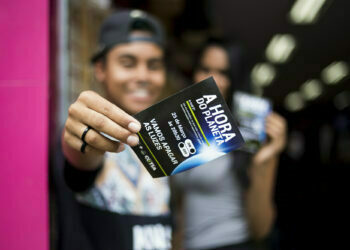 Cotia participa da Hora do Planeta