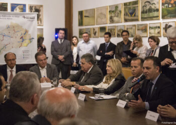 Rogério Franco acompanha abertura de licitação de obras na Bunjiro Nakao